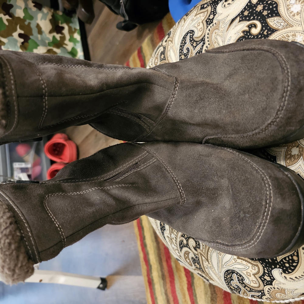 Brown Suede Boots with Fur Lining